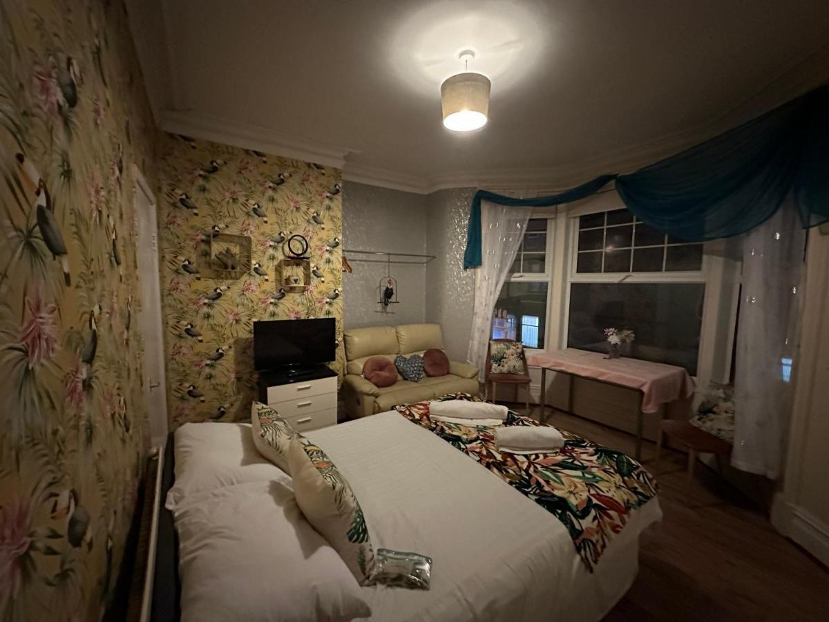 Green Paradise Apartments Blackpool Bagian luar foto